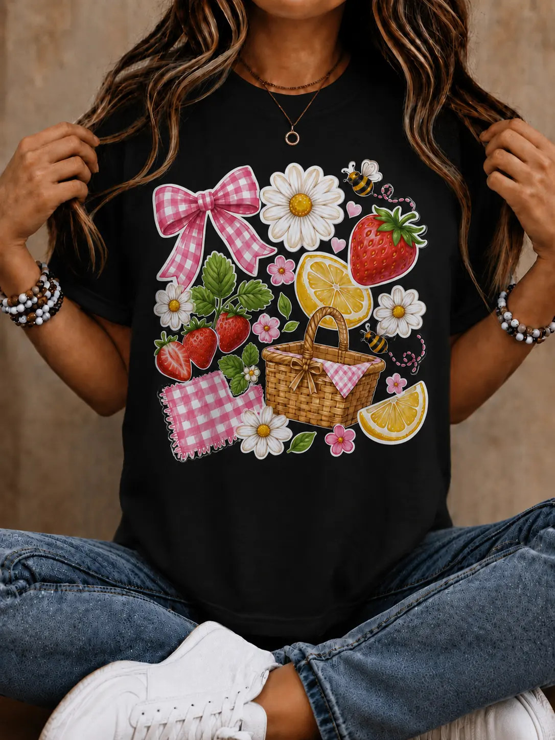 Women's Cottagecore Graphic Tee - Daisy, Gingham, Bee Prints, Strawberry Picnic Design, Round Neck Shortsleeve Casual Summer Top, Piece, Cute Fruit Character Women's T-Shirts, Colorful Style, Pure Cotton, Playful Print, Flower Patches, Vibe, All Seasons,,