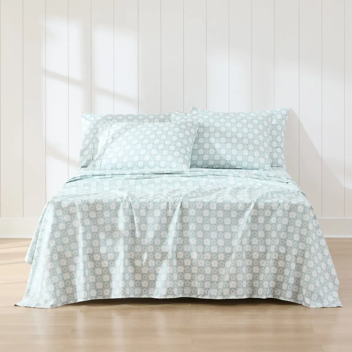 Lush Decor Daisy Checkered Bedsheet Set - Soft Microfiber Bedding Set, OEKO-TEX Standard 100 Certified, Twin to Queen Sizes, Fun Floral Boho Bedding for Retro Bedrooms, Bedsheet Sets