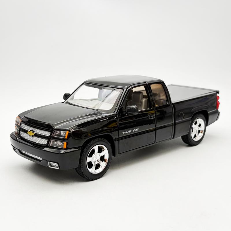 Motormax 1:24 2006 Chevy Silverado Intimidator SS Black
