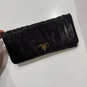 Pre-owned PRADA prada