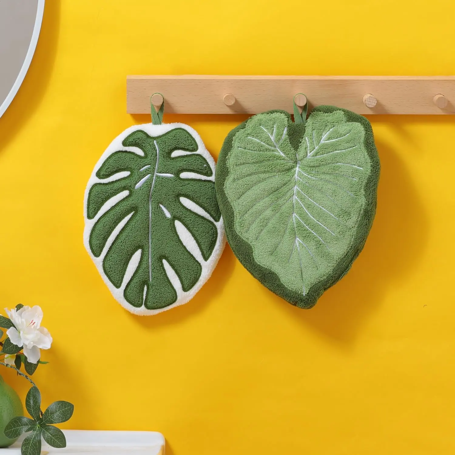 Leaf-Shaped Hand Towels for Kitchen & Bathroom, Absorbent Coral Fleece Hand Towels with Hanging Loop, Stylish Green Leaf Design for Kids & Adults, Creative Bathroom Décor Towels, Ideal for Bathrooms, Dining Rooms & Kitchens, 2-Piece Set, Mother's Day
