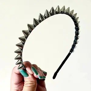 Y2k Spiked Rivet Headband Gothic Rock Metal Studs Rivet Headband Unisex Punk Style Hair Band Bold Accent Headwear