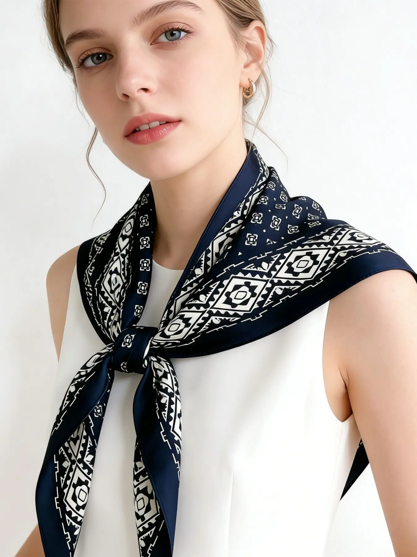 Vintage Geometric Triangle Scarf, Multifunctional Neck Tie Shawl, Scarf Head Wrap, Suitable for Daily Wear, Office, Vacation, Spring Summer Fashion Accessory