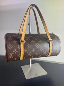 Pre-owned Monogram Canvas Shoulder Bags Louis Vuitton Papillon 26 handbag in signature brown monogram canvas
