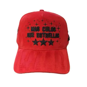 Selecto Brand Red Hat with Black Text Mas Culos Que Estrellas Design Stylish and Unique Style
