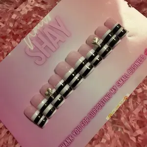 Black Stripe Gel Press On Nails - Perfect for Stylish Looks and Easy Application