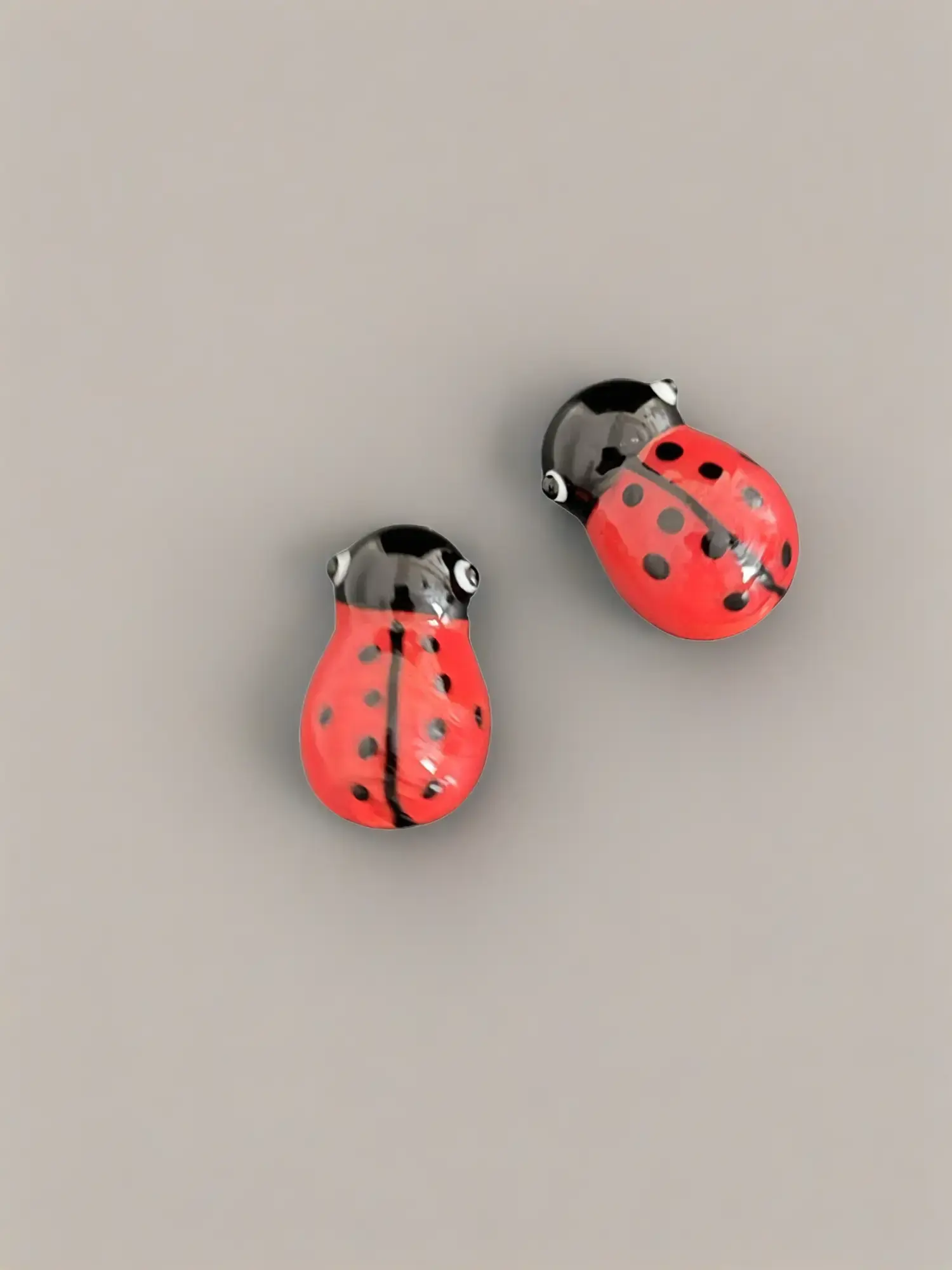 Kawaii Glossy Black Spots Ladybug Glass Figurine - Handmade Compact Home Decor Statue, Cute Ladybug Toy Figurines for Bug Lovers, Classroom Rewards Toys (1 Per Order)