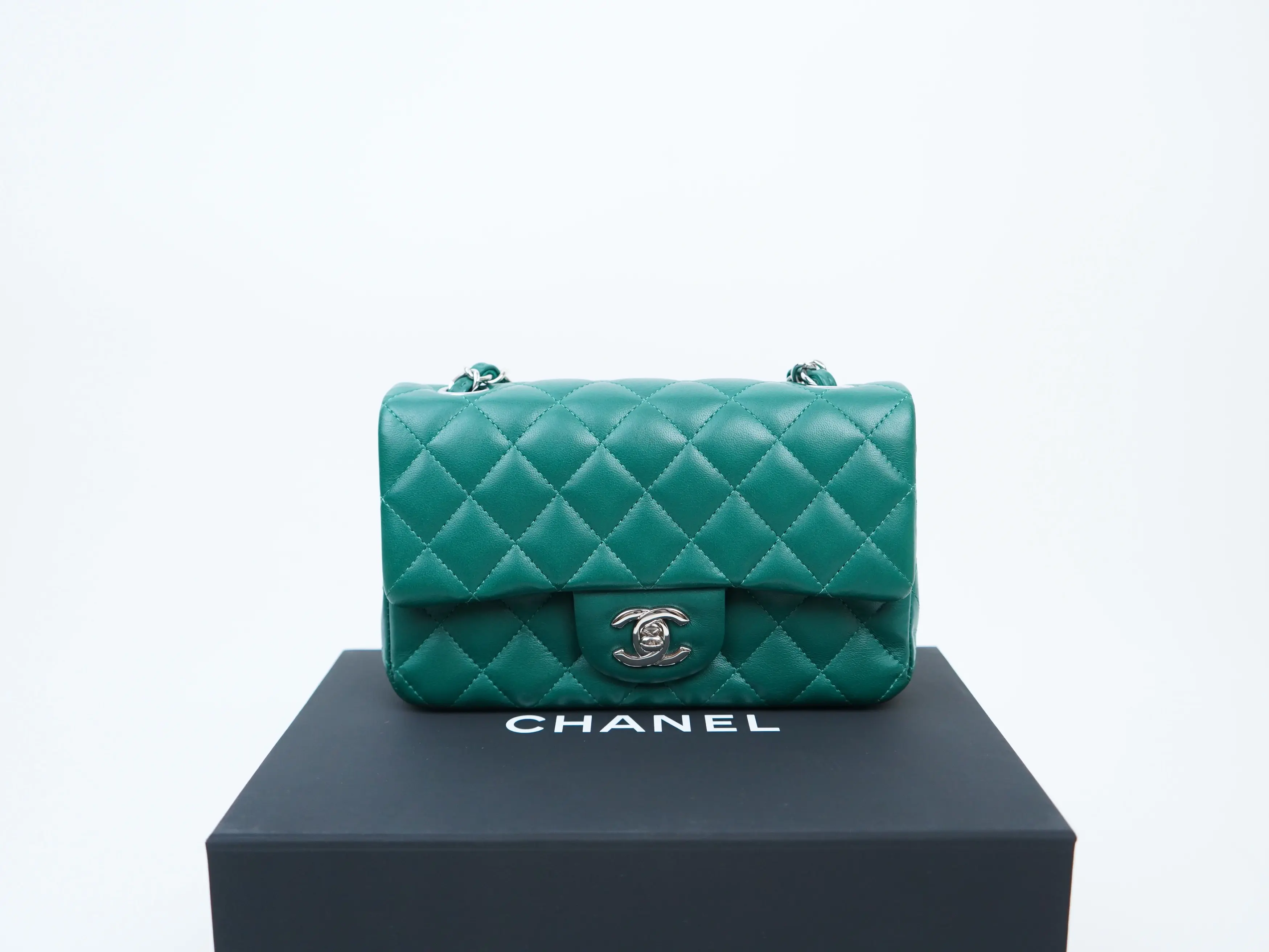 Pre-owned CHANEL lambskin Crossbody Bags Quilted Mini Rectangular Flap Green