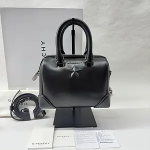 Pre-owned Givenchy Leather Shoulder Bags 7.8'' R2589 Shoulder Bag C18679471942 0410 T5 Betsy