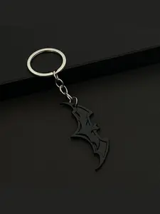 The trendy Halloween bat shaped stainless steel keychain pendant is suitable for daily wear, vacation dates, and other occasions, and is also a surprising and exquisite small gift.