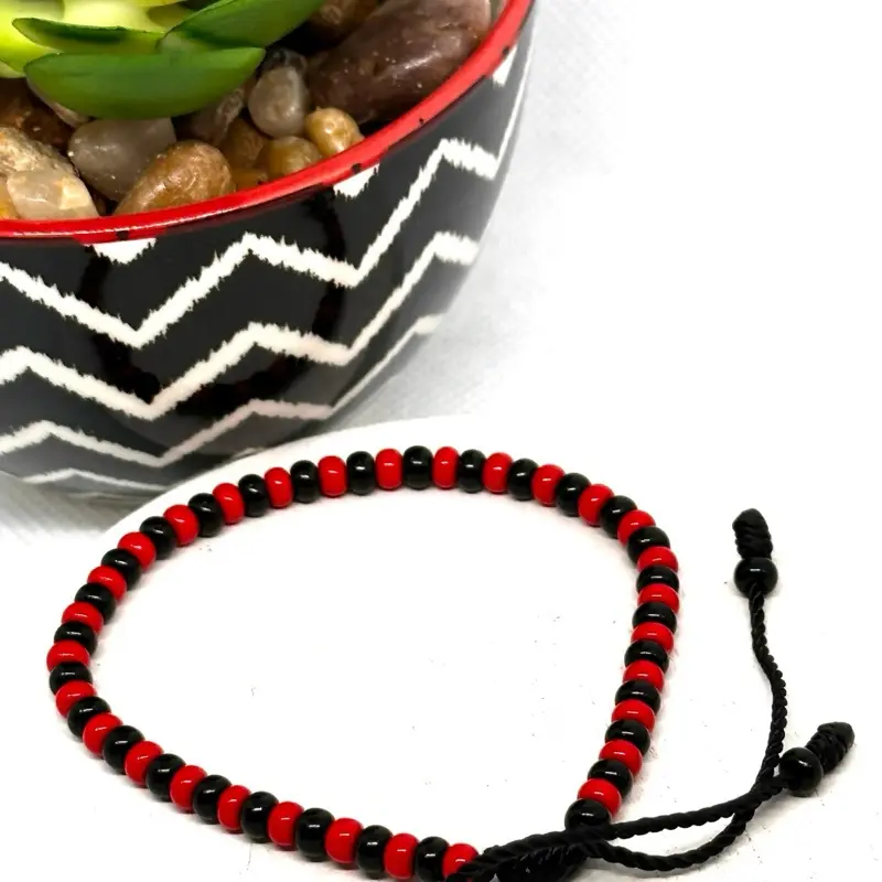 Elegua Adjustable Bracelet - Red and Black Beaded Pulso with Black Cord - Pulsera ajustable idde de Elegua