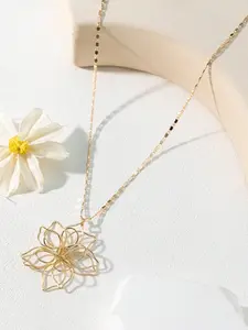 Elegant Flower Pendant Necklace - Romantic Jewelry Gift for Valentine’s Day
