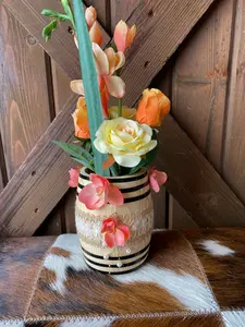 Mini Whiskey Barrel Decorative Table Centerpiece Wedding Table Decoration with Floral Arrangement for Elegant Settings