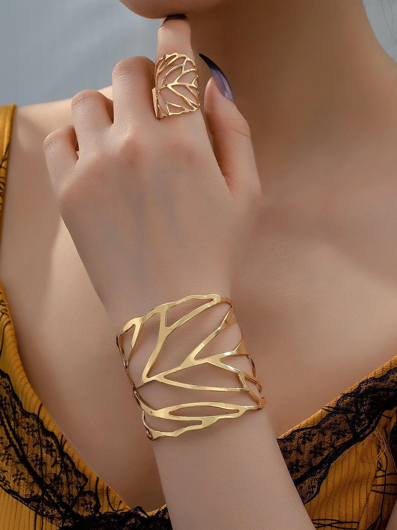 Chic Leaf Hollow Bangle Jewelry Set with Elegant Vintage Ring, Trendy Fashion Accessories for Women, Stylish Gift Set