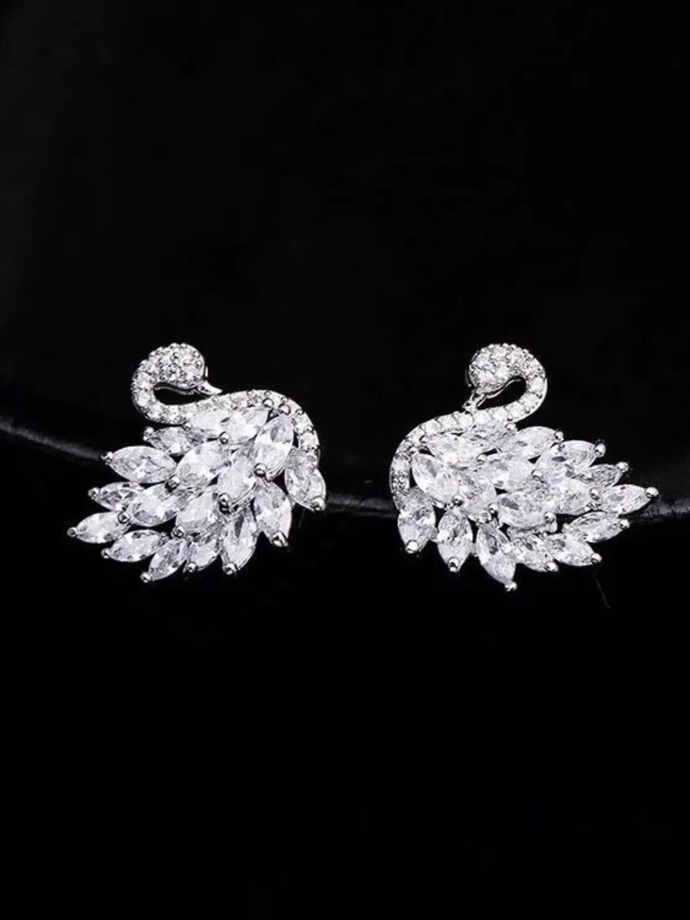 Elegant Swallow Ear Studs, Copper Material, Full Zircon Embedded, 3D Swan Design, Unique Style, Daily Commute & Date Jewelry
