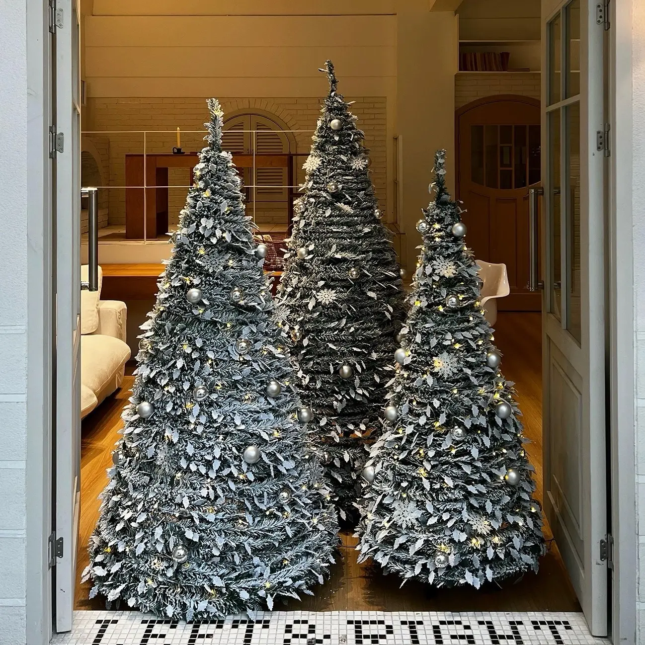 Ojala Foldable Pop Up Christmas Tree - 4ft, 5ft, 6ft Ojala Foldable Pop Up Christmas Tree - 4ft, 5ft, 6ft