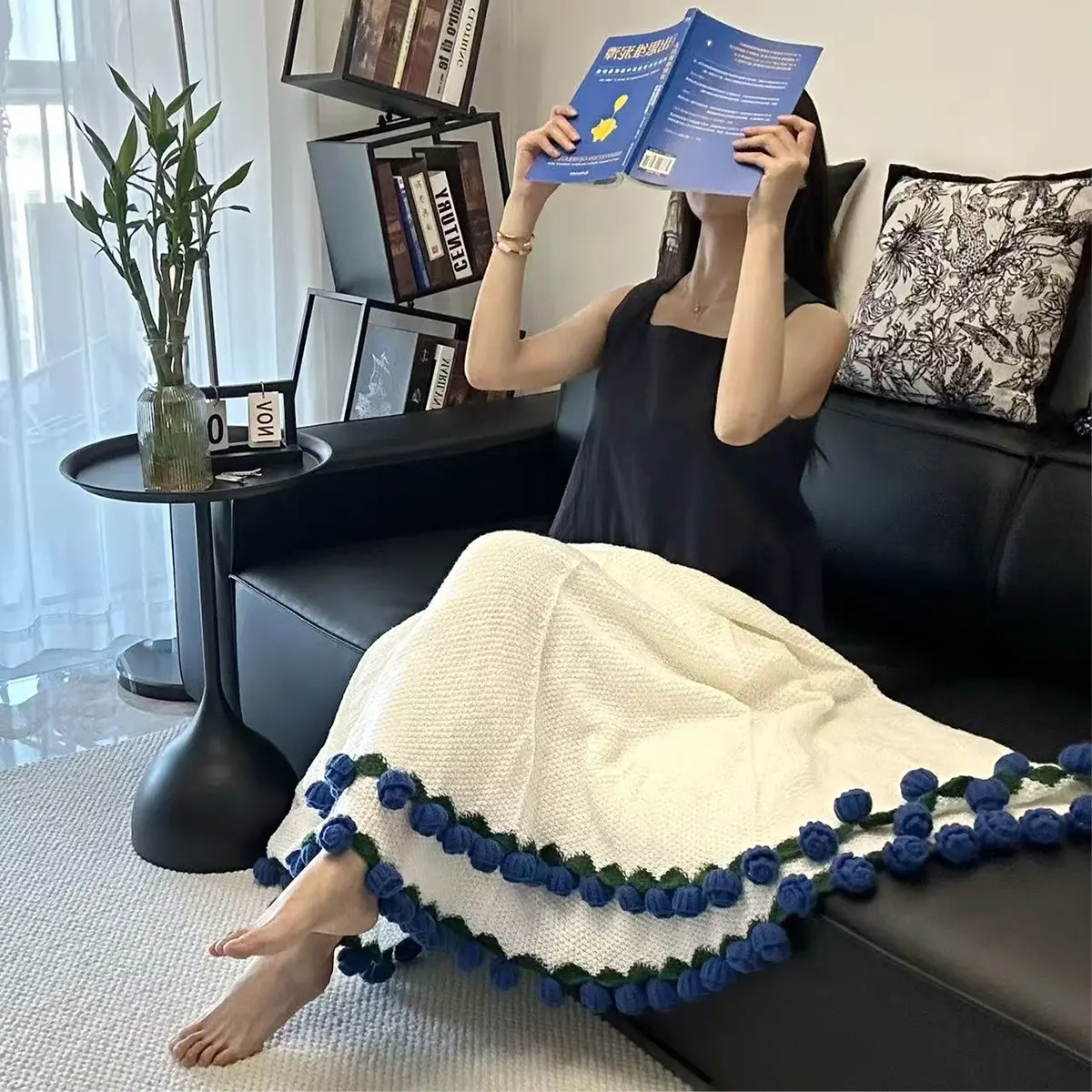 Rose Blanket, Cozy Warm Blanket, Soft Warming Blanket, Floral Throw, Soft Warm Throw, Plush Round Throw That Folds Into a Rose Bouquet Gift for Loved Ones Perfect for Living Room, Bedroom, or Outdoor Photos – Available in 60/80/110cm Diameter