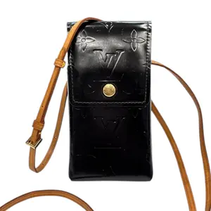 Pre-owned Louis Vuitton patent leather Crossbody Bags Black Vernis Pouch With Strap