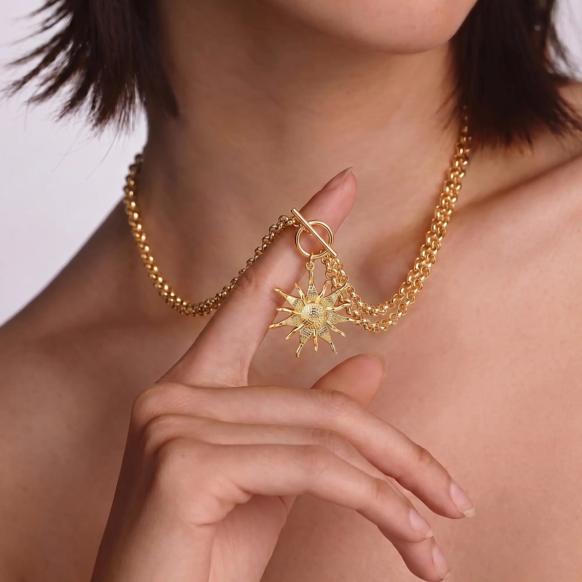 Loyalove Golden Sunflower Necklace for Women Pendant Necklace Layered Polishedd Finish - Fashionable Gift for Women