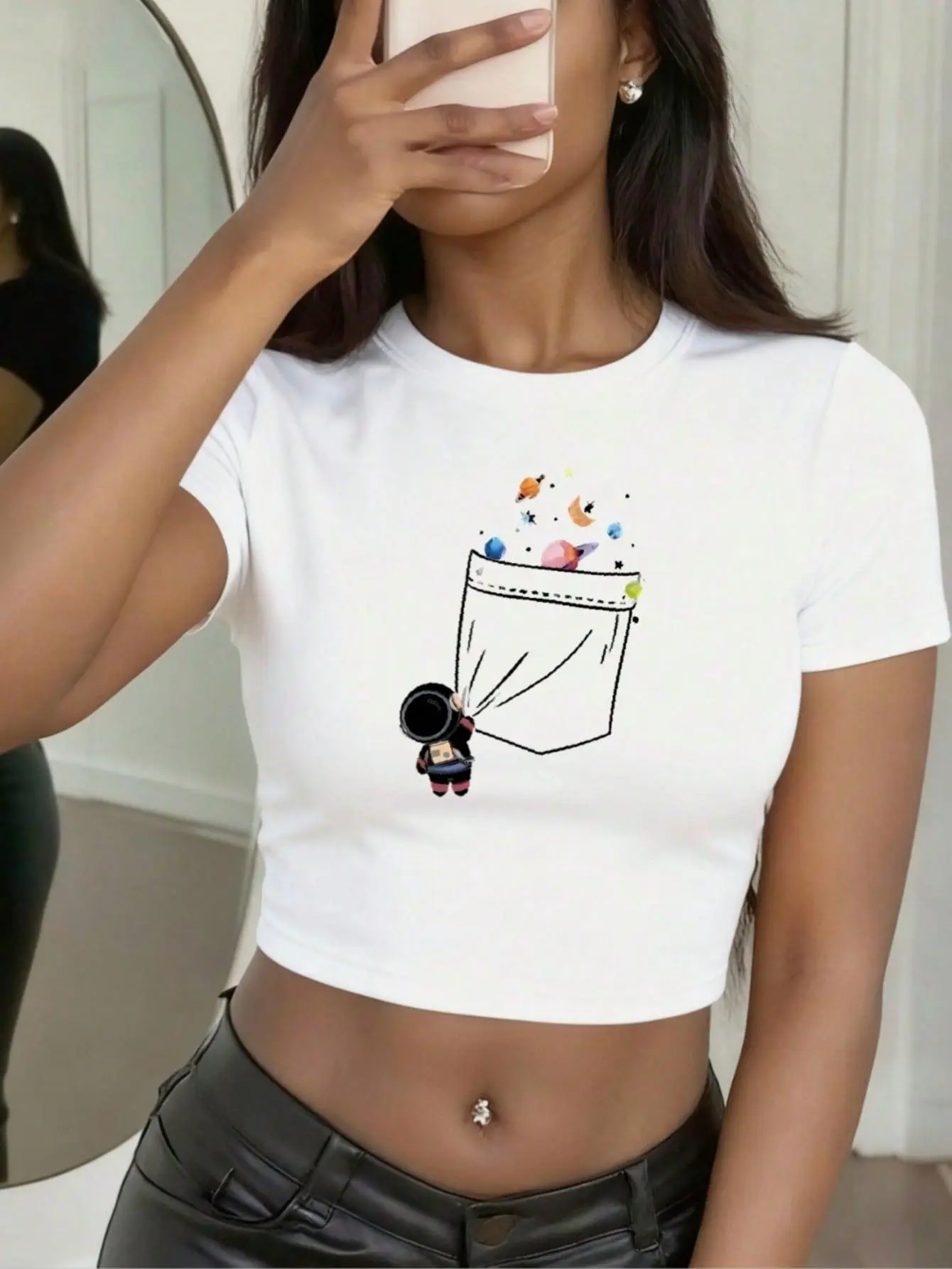 1PC Women's Fashionable Short-Sleeved Crop Top Creative Design Pattern Printing, Sexy And Form-Fitting, Exposed Midriff, Elegant Style, Essential For