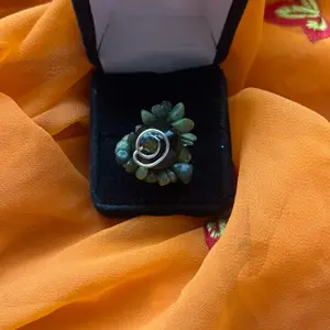 Serpentine Wire Wrapped Rings with Gemstone or Glass Beaded Jewelry for Stylish Accessory - Elegant Design