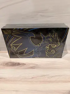 Charizard Ultra Premium Collection