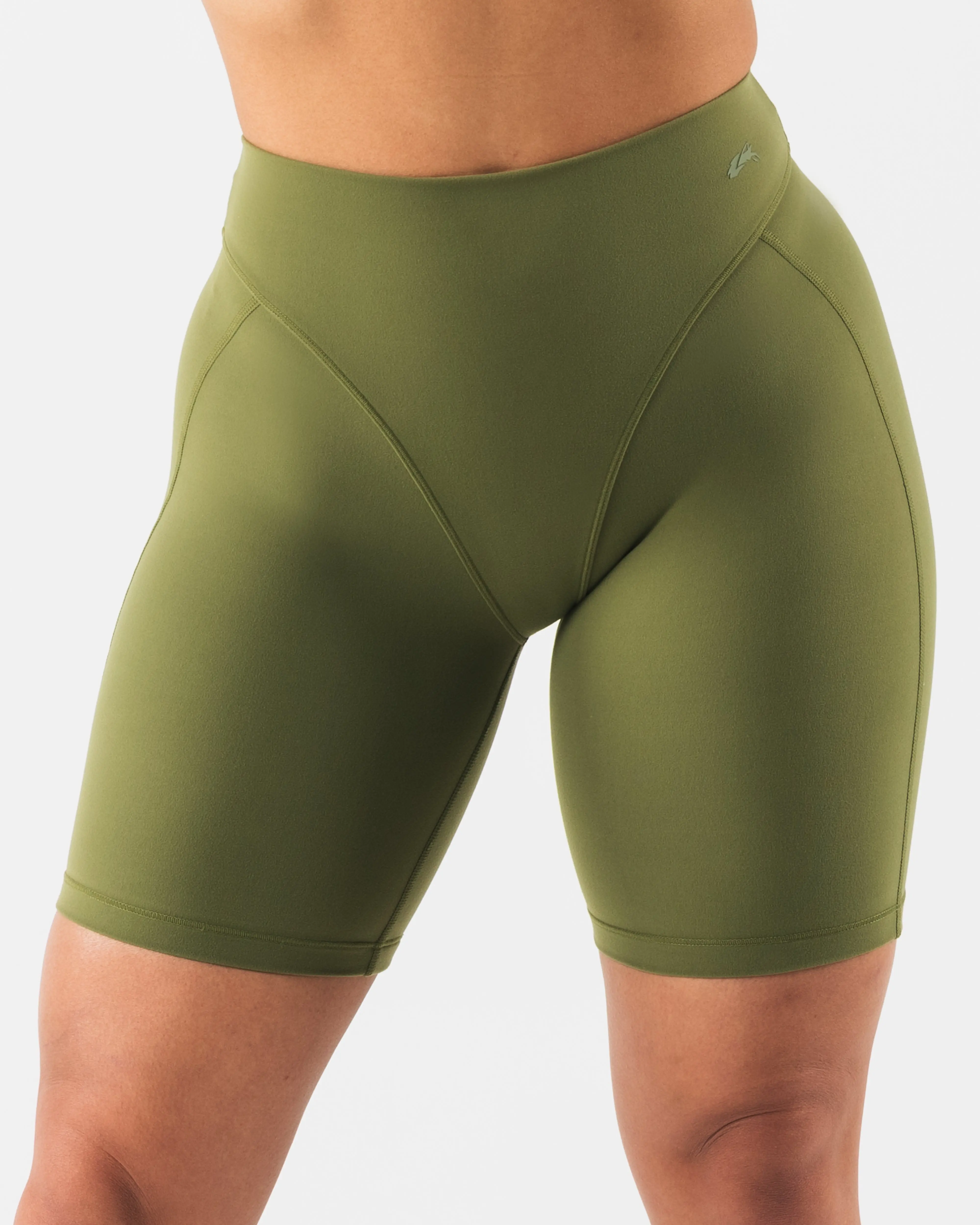 ALPHALETE Parker Women's Mid Rise Biker Shorts, Buttery Soft High Stretch Fabric with Medium Compression & 7" Inseam, L, Athleisure Wear, Compression Fit, Double Panels, Mid-Rise Cut, Nylon Blend, Training Wear, True-To-Size, Intense Sports