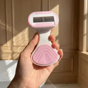 Whityle（PINK） mini girls' razor 2x 5-blade refills Resin silicone anti-slip wide and short handle. Easy to carry.