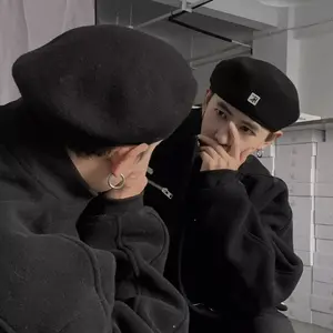 French Beret Hat with Logo, Fashionable Versatile Unisex Casual Street Style Cap, Perfect for Men and Women