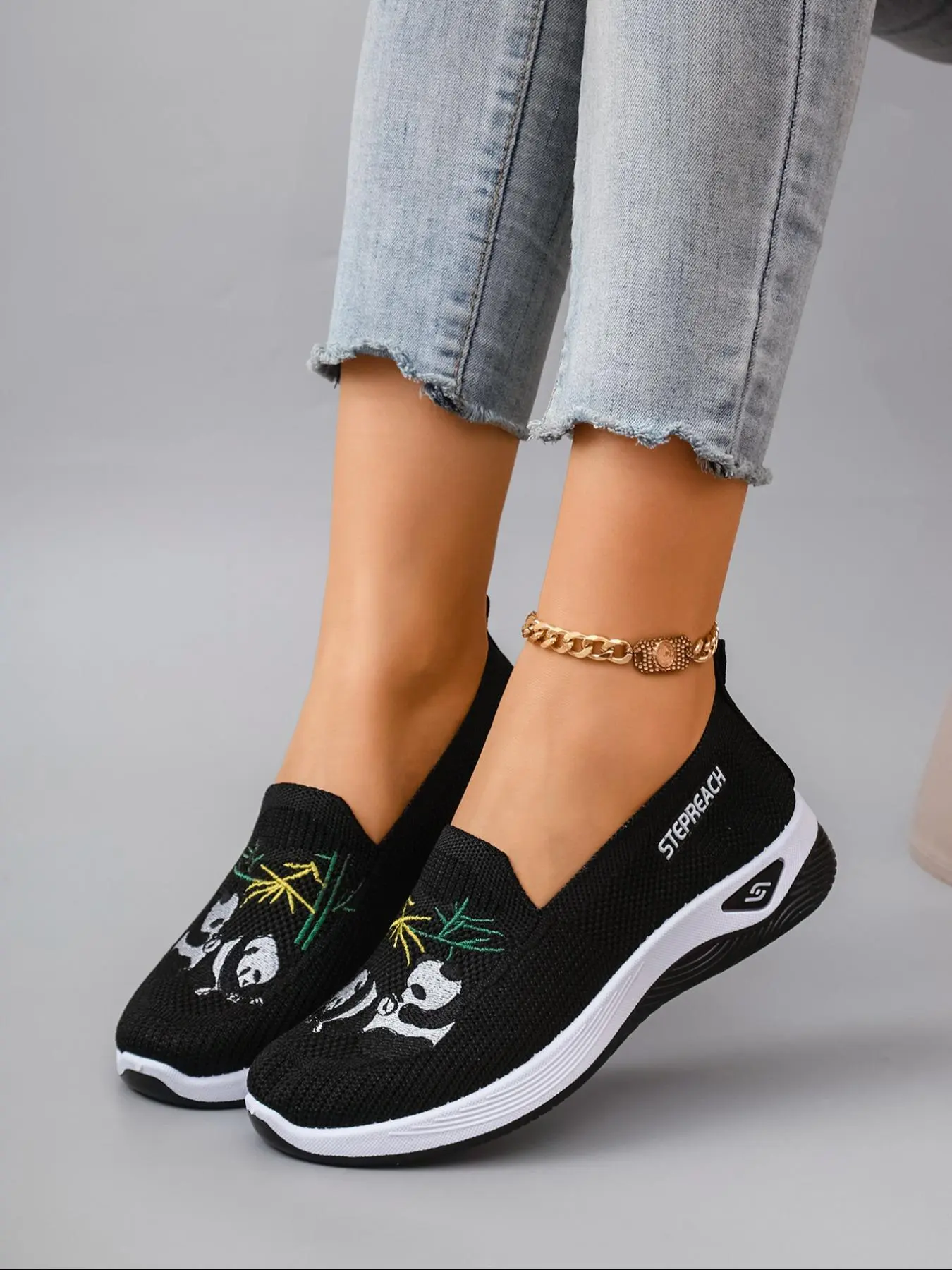 Women's Fashionable Cartoon Panda Print Slip on Sneakers, Casual Comfortable Breathable Lightweight Sports Shoes, All-match Soft Sole Flat Shoes for Daily Wear