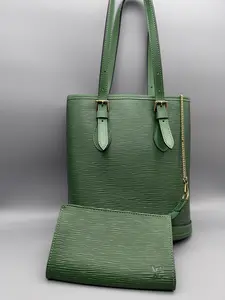 Pre-owned Louis Vuitton Epi Leather Shoulder Bags Bucket PM w/Pouch in Borneo Green Epi Leather