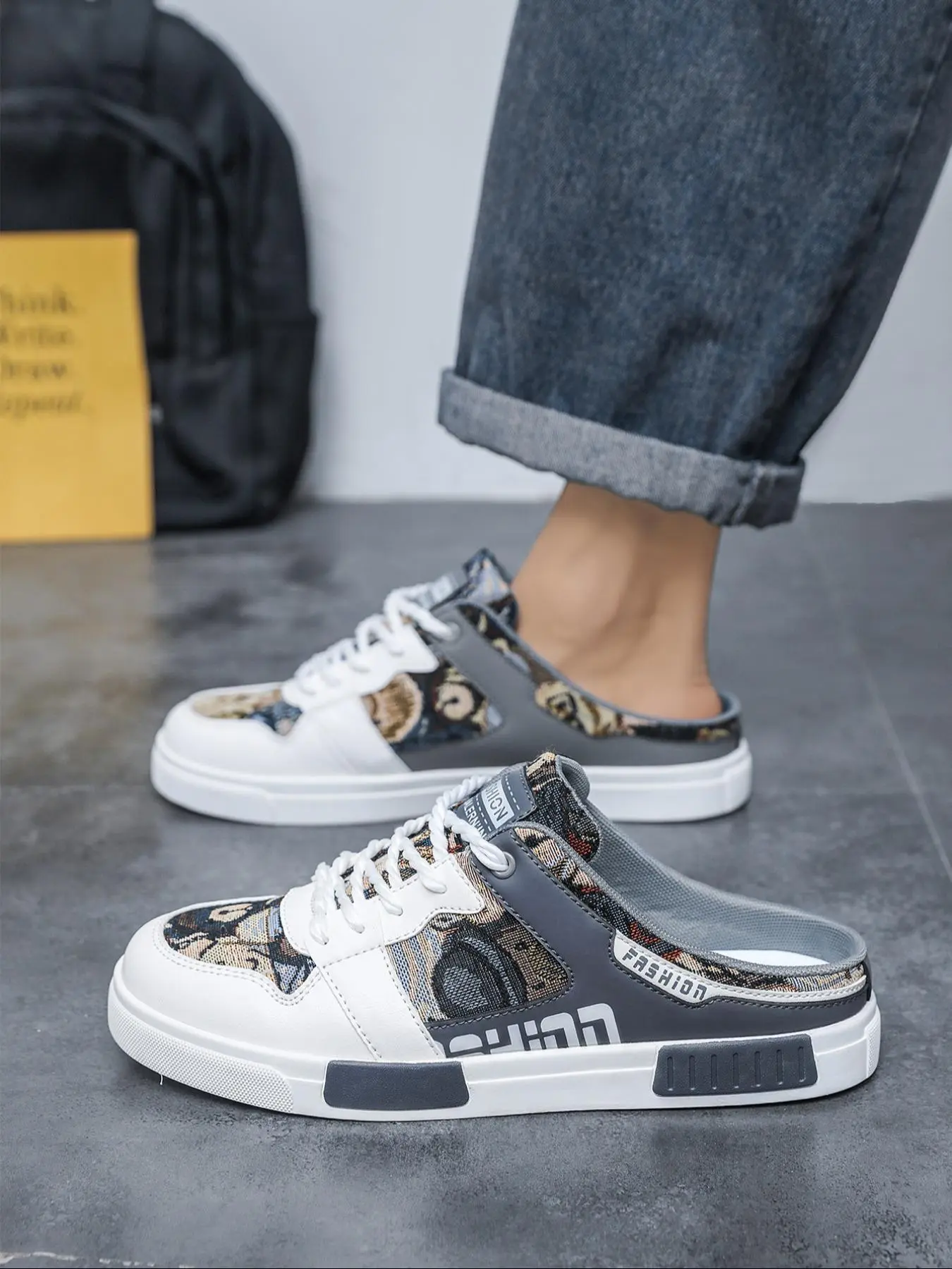 Men's Fashionable Random Bear Print Lace Up Sneakers, Casual Comfortable Breathable Sports Shoes, Trendy All-match Sneakers for Daily Wear, Walking Shoes, Footwear