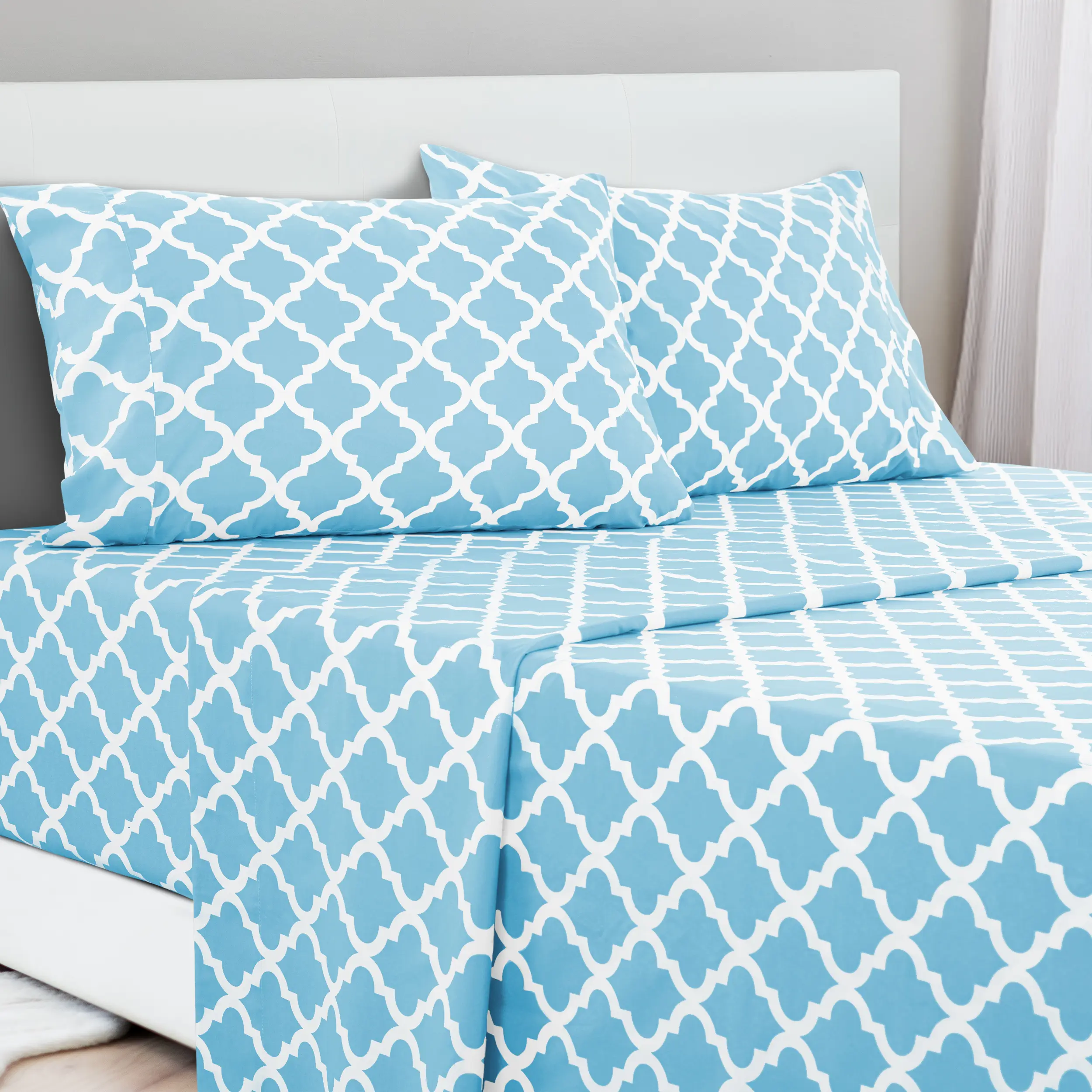 Quatrefoil Aqua Blue