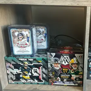 8 box Break:                                                             4 topps mega box’s.                                                2 topps blaster box’s.                                              2 donruss blasters box’s
