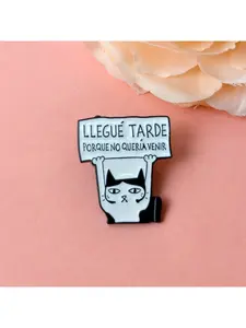 Spanish Speaker Enamel Pin, Unisex "Llegué Tarde" Sassy Cat Badge Fashion Accessory for Backpacks Jackets, Ideal Gift for Latino Fans
