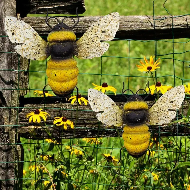 Set of 2 Rustic Metal Bee Wall Hanging Garden Decor, Vibrant 3D Iron Art Sculpture Ironwork Bee Statue Metal Sculptures for Home Yard Wedding Party Decor, Garden Accessories
