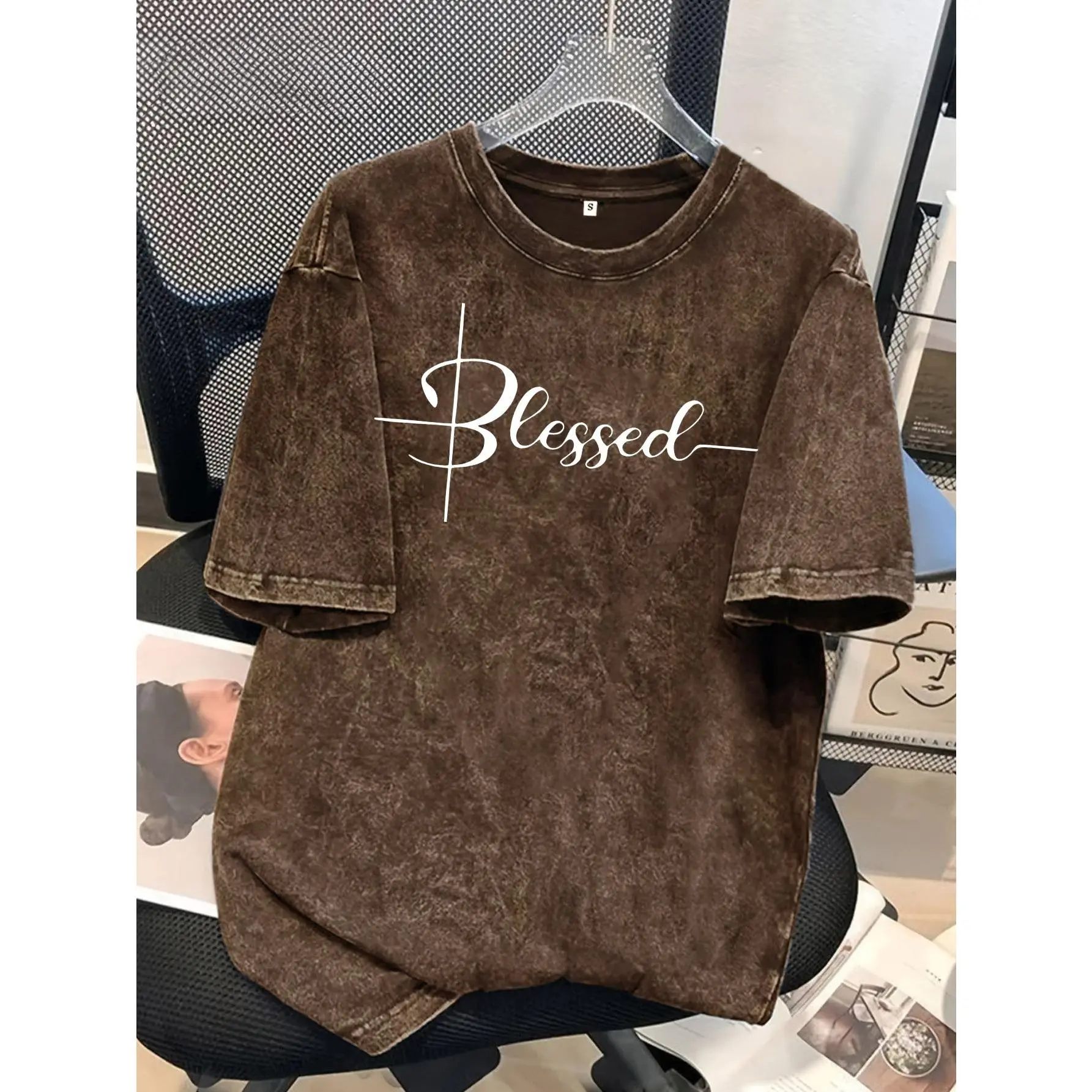 Men's Cotton Short-Sleeve Graphic Tee - Round Neck, Retro Worn-Out "Blessed" Artistic Letter Print, American Urban Vintage Streetwear Soft Top, Fabric-Blend Comfort, Menswear, Vintage Graphic Tees, Ideal for Casual Outings, Men's Graphic Tees