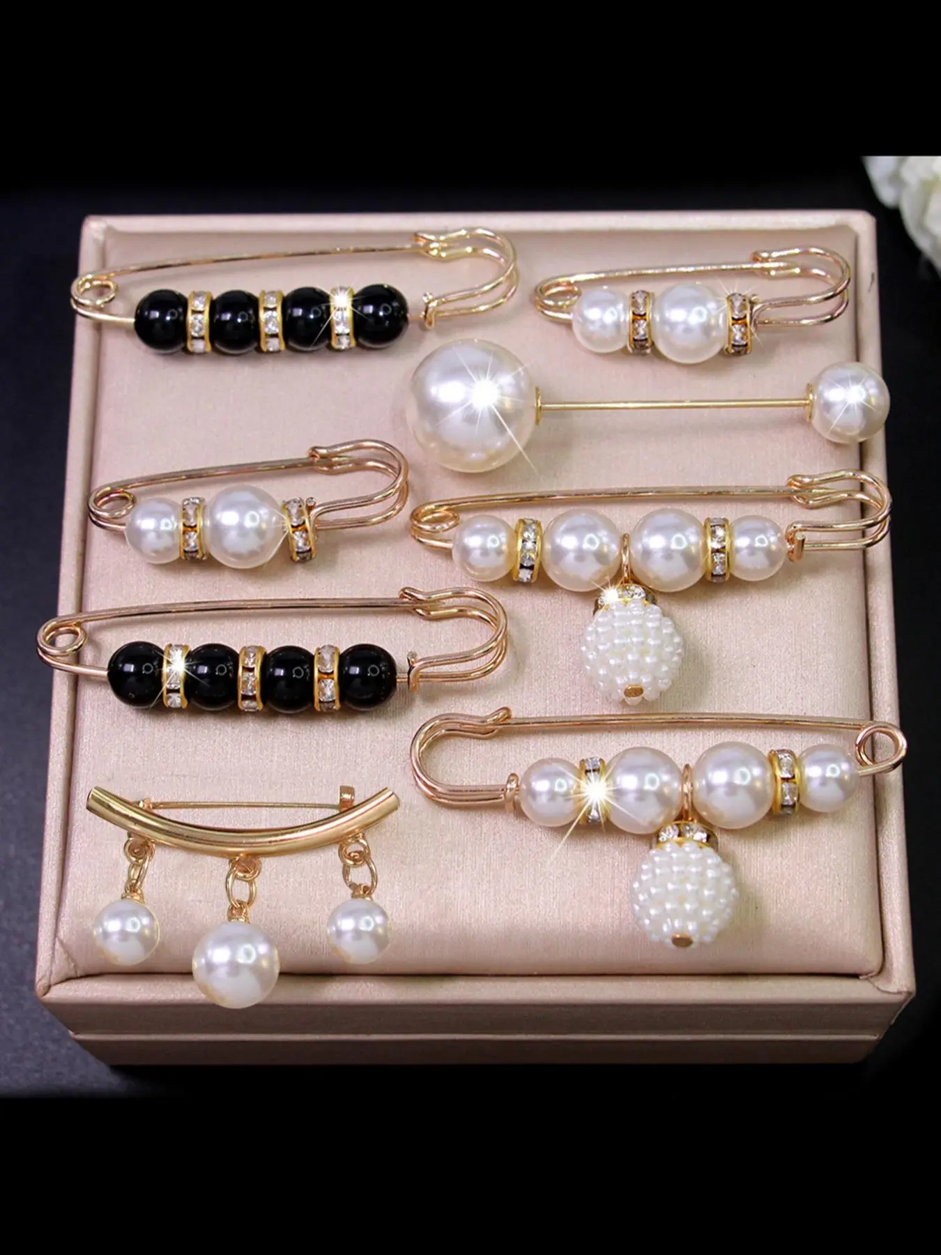 8pcs/Set Faux Pearl & Rhinestones Decorated Brooch Flower Brooch Pin Drop Set Pins Fashion Accessory