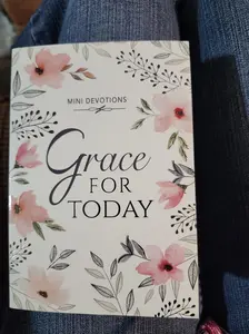 Mini Devotions Grace For Today - 180 Short and Encouraging Devotions on Grace, Pocket Size Gift Book for Women Paperback