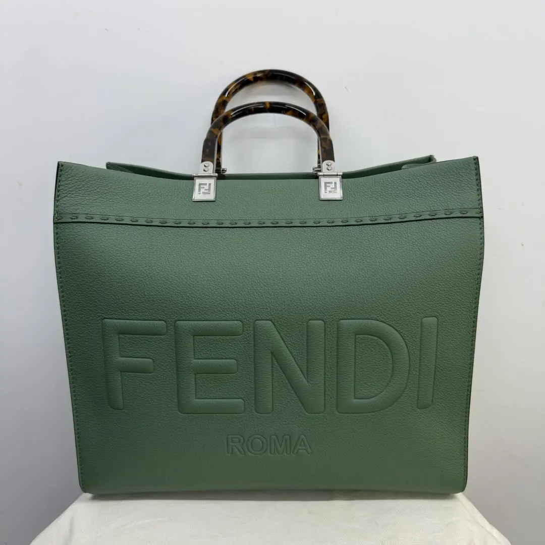 Pre-owned FENDI Sunshine Medium Tote Bag in Green Grained Calfskin Leather with Tortoiseshell Handles (B2510060)
