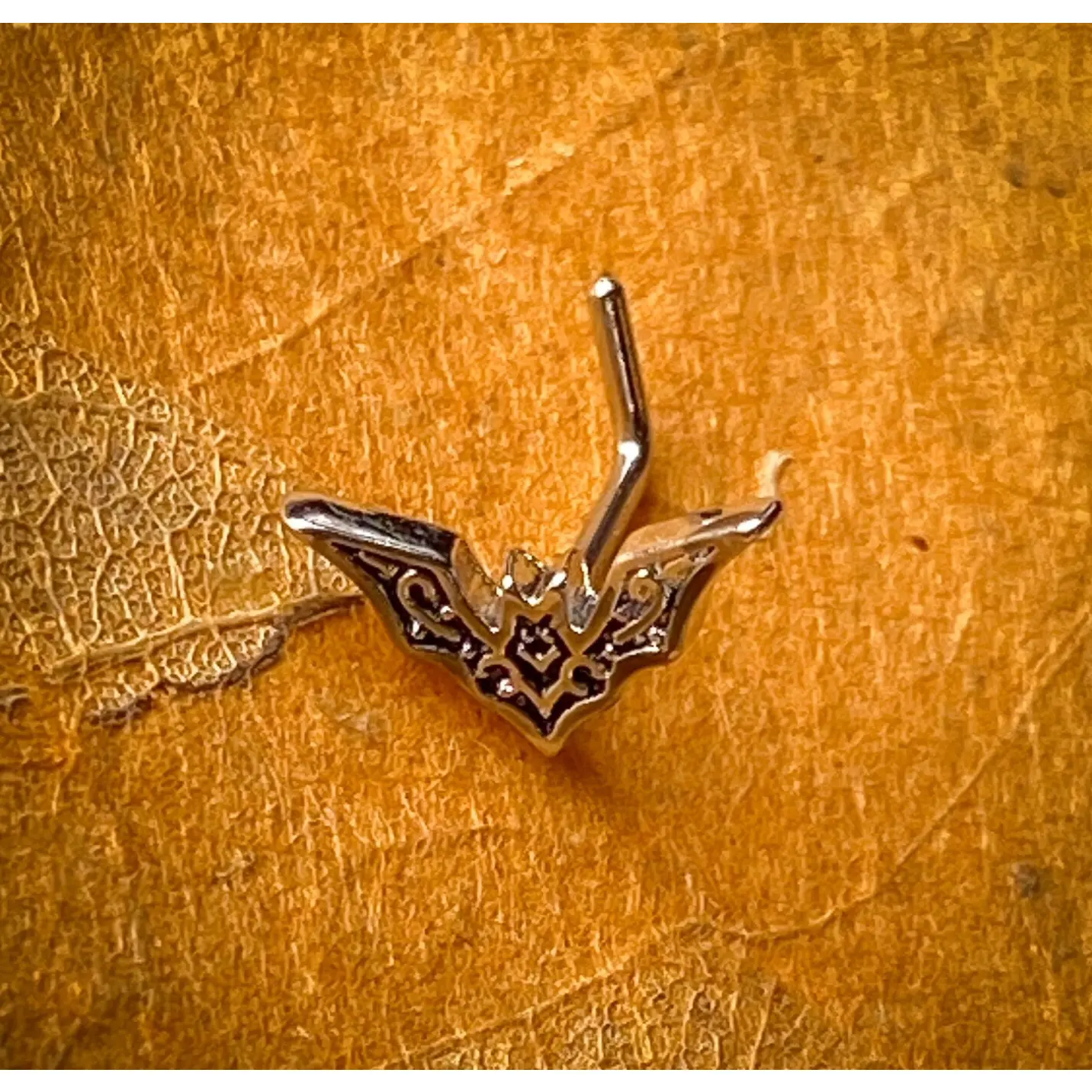 Bat Top Design 20g Surgical Steel L-Bend Nose Ring Nostril Screw Body Jewelry