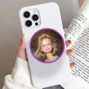 Disgusted Doll Face Magnetic Kindle Grip Funny Retro Doll Phone Grip Vintage Meme Aesthetic Phone Holder Stand Reader Gift For Her Book Lover Accessory