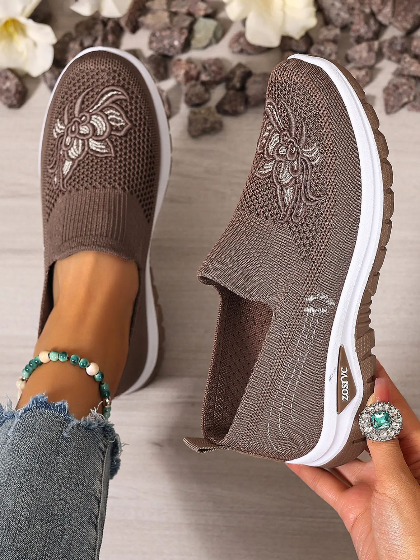 Women's One-Click Slip-On Casual Sports Shoes, Embroidered Peony Design, Lightweight Comfortable Running Shoes, All Season Wear Walking Shoes, Mesh Breathable Slip On, Slip On Trainers