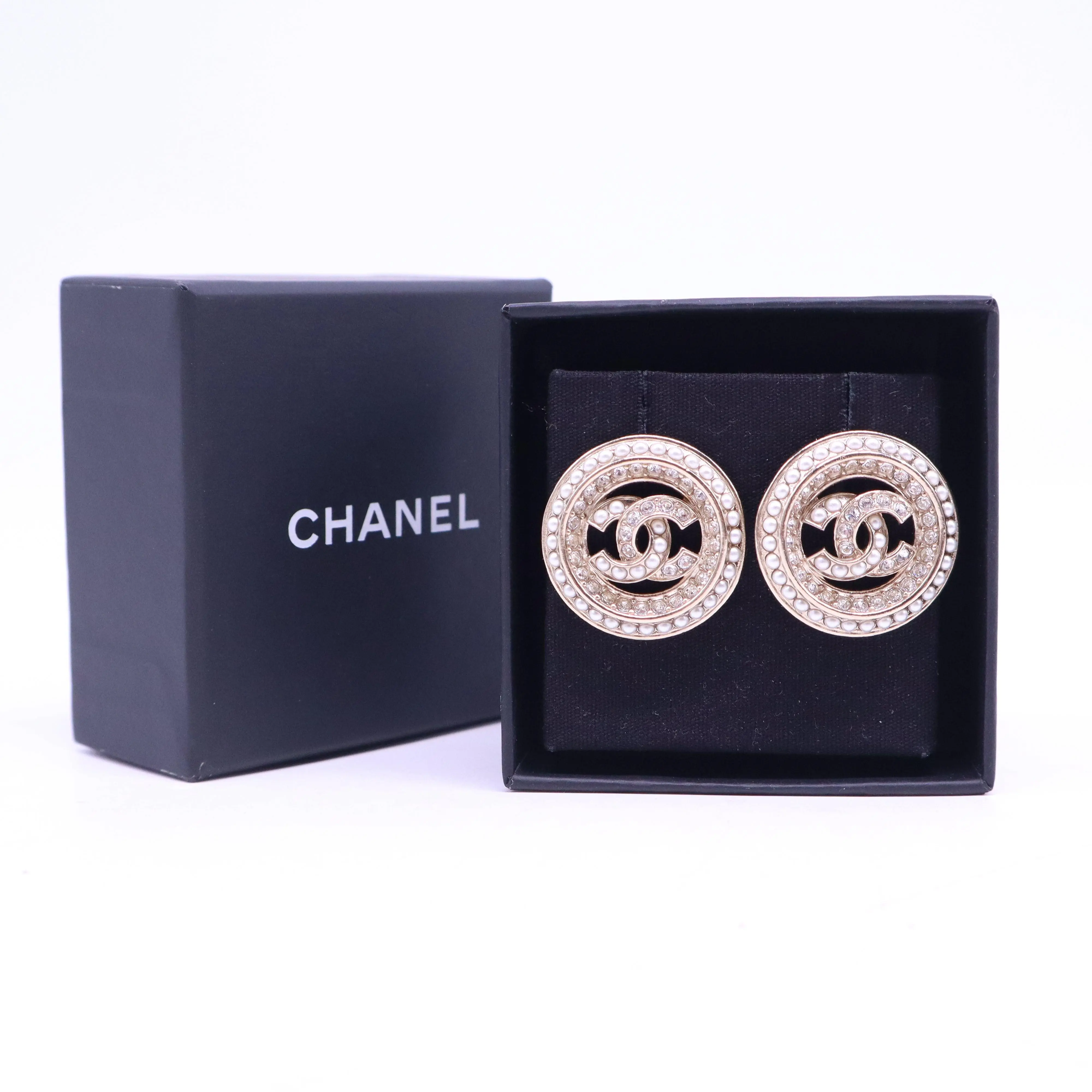 Pre-owned Chanel Round Stud Earrings