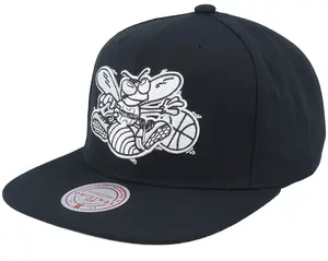 Mens Mitchell & Ness NBA EVERGREEN BLACK WHITE SNAPBACK HWC HORNETS