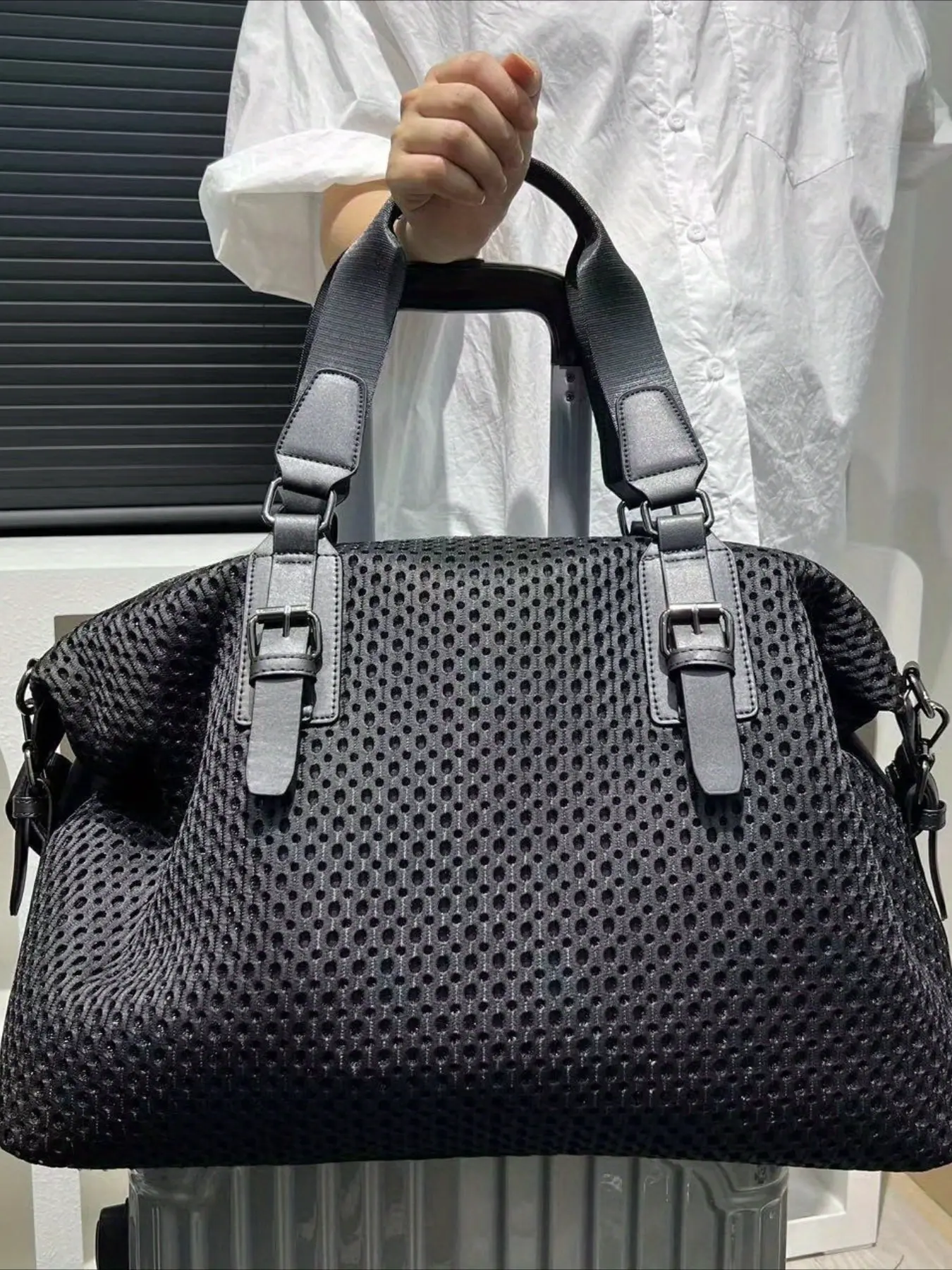 Ladies' travel bag, Portable Travel Bag, simple leisure vacation bag, waterproof nylon cloth mesh cloth, single shoulder crossbody bag, Travel Carryall