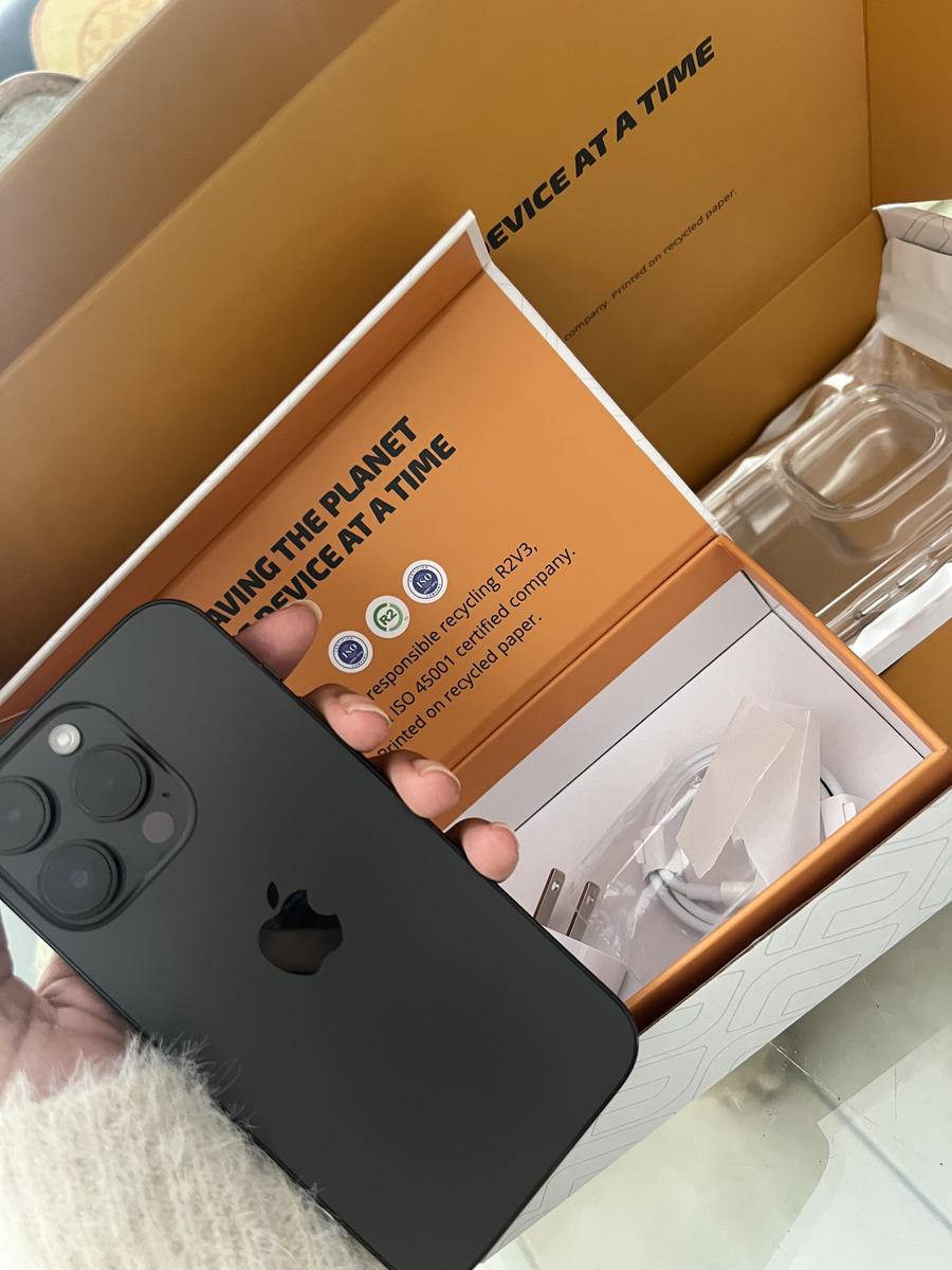 Item: Space Black, 256GB