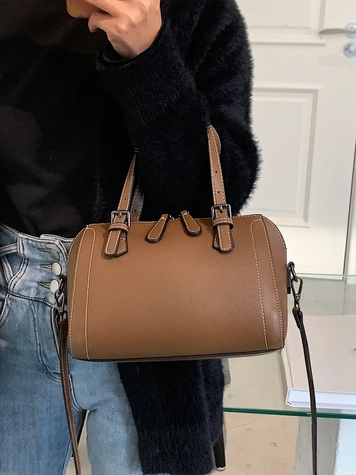 Retro Boston bag, lychee leather texture, double-buckle handle, Casual crossbody bags, Crossbody Purse, Casual Trendy Purses, niche design, large capacity, suitable for office workers commuting, afternoon tea parties, shopping, dating, etc.