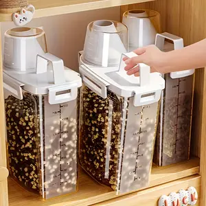 Transparent Pet Dog Food Storage Container with Spring Lock, Is An Essential Closed Kitchen for Storing Cat Food and Snacks, Suitable for Various Pet Food Storage Solutions, Transparent