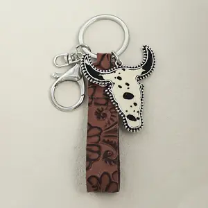 Vintage Embossed Leather Cowhide Cow Head Pendant Keychain, 1 Random Piece, Round Design